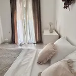 Beautiful 3min From The Apartment