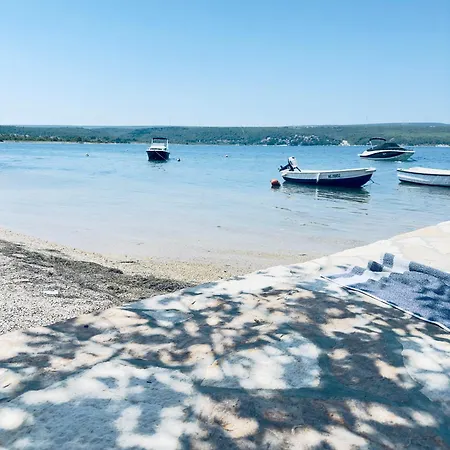 Apartment Isabella - Sweet 150m From The